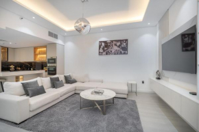 Exceptional 3 -Bedroom Apartment Perfect for 6 in Dubai Marina